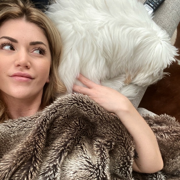 Meet your Posher, Melanie - Picture 1 of 1